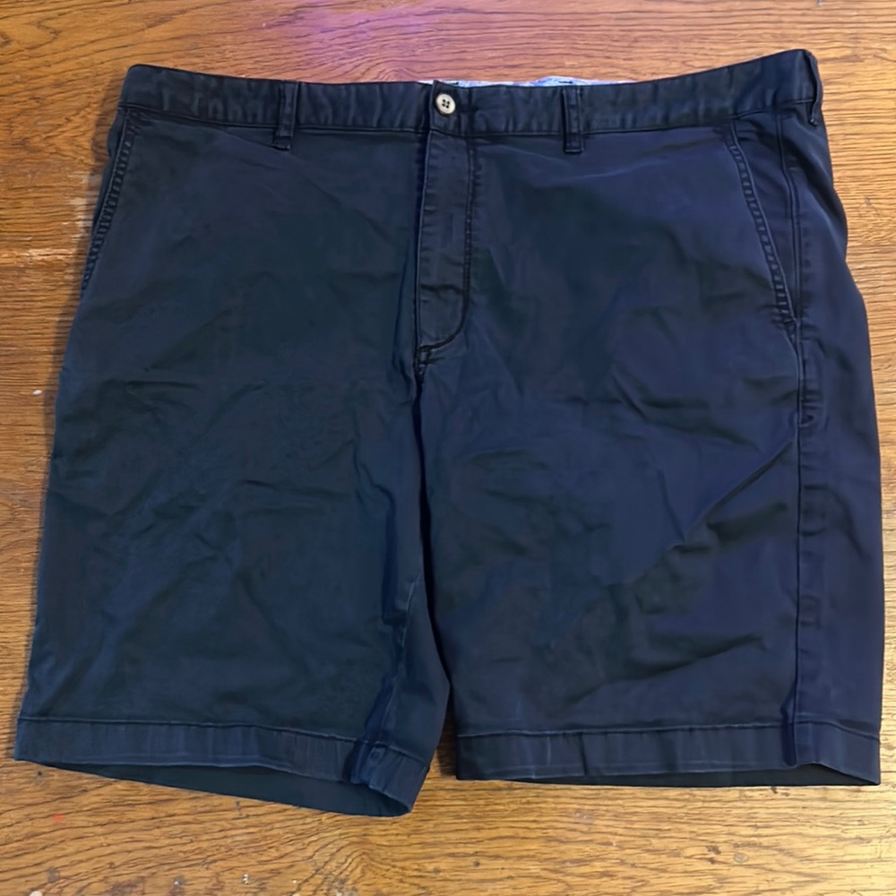 Tommy Bahama Navy Blue shorts, size 40